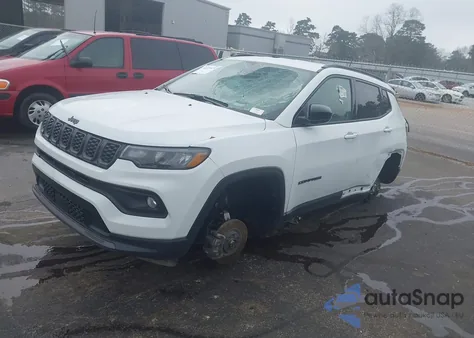 2025 Jeep Compass Latitude 4X4 z USA, uszkodzony, nr VIN 3C4NJDBN0ST561579